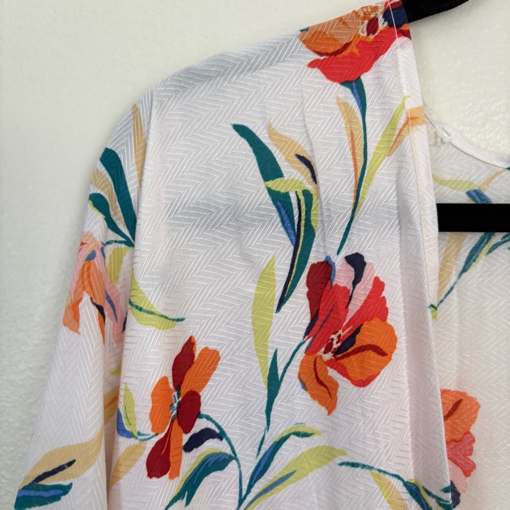 Forever 21 White Floral Kimono - Picture 3 of 10